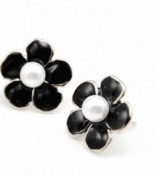  Pearl Clubs Stud Earrings Ed00020black