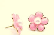  Pearl Clubs Stud Earrings Ed00020pink