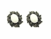 Metal Leaves Pearl Oval restro Stud Earrings 