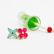 Four-pointed star and four-leaves stud earrings 