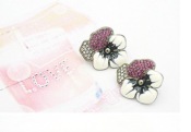 Three-leaf flower diamond stud earrings 