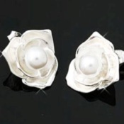 Silver-plated flower earrings with pearl Ed00089