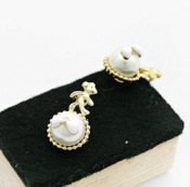 Little bear and bowknot pearl stud earrings 