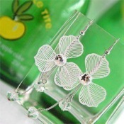 3-leaves flower earrings Eh00328white