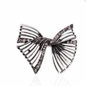 Retro hollow out diamond butterfly ring  