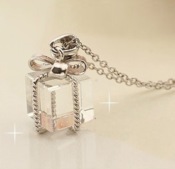 Refreshment grace bowknot and crystal gift box necklace 