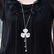 Refreshing three-leaf flower long necklace 